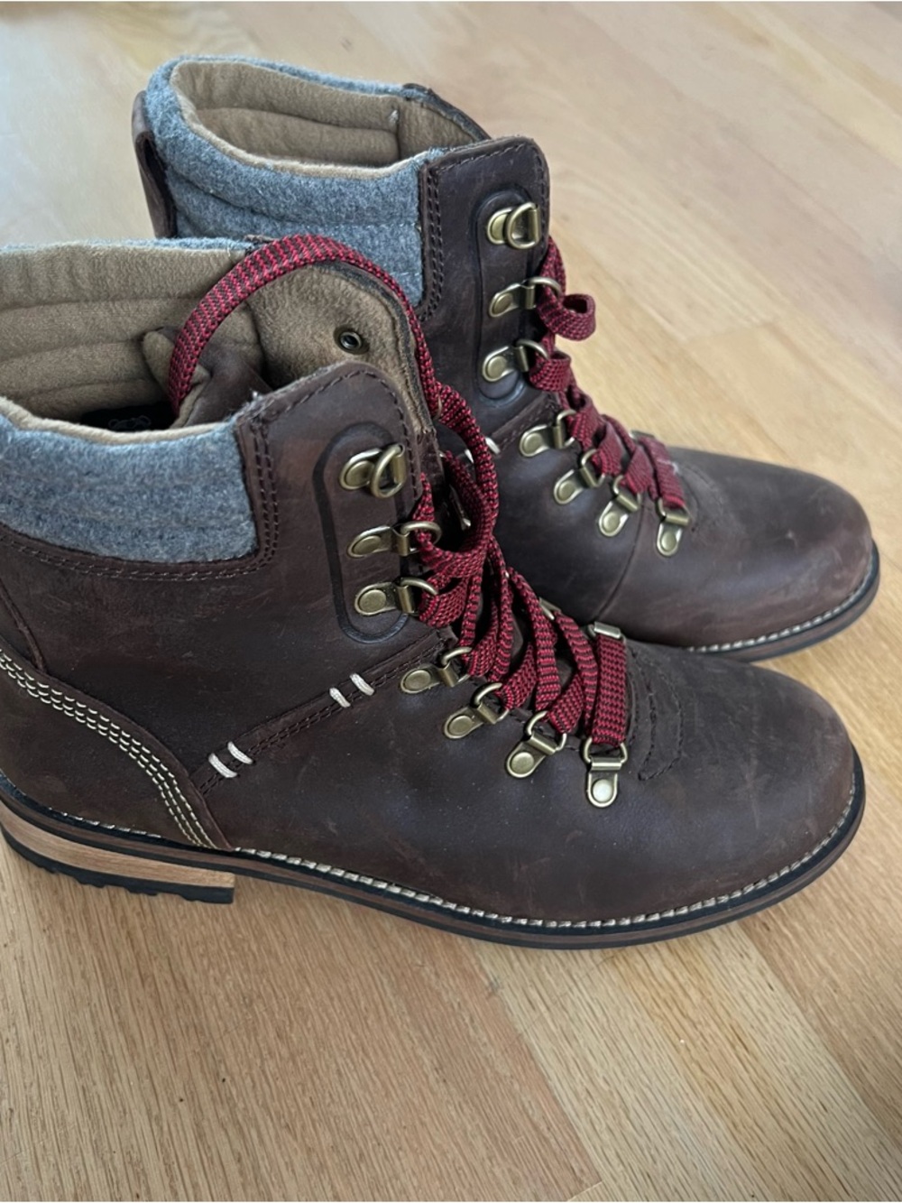 Women’s Kodiak Brown Leather Lace-Up Boots with Red Laces - worn twice  LIKE NEW